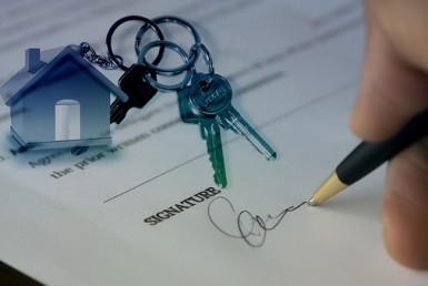 9 Smart Reasons to Sell Your House with a Local Estate Agent in 2025