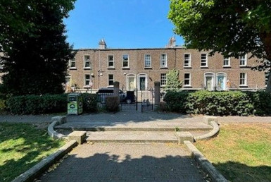 €4,000 per month